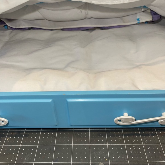 American Girl Doll Blue 18" Trundle Day Bed + Accessories RETIRED - Picture 3 of 7